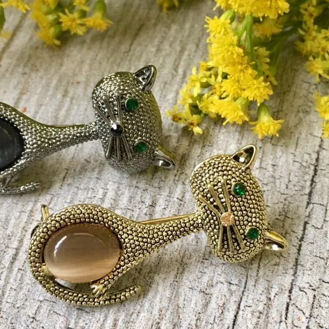 ANTIQUE VINTAGE METAL 3-D DIAMANTE GOLD CAT BROOCH