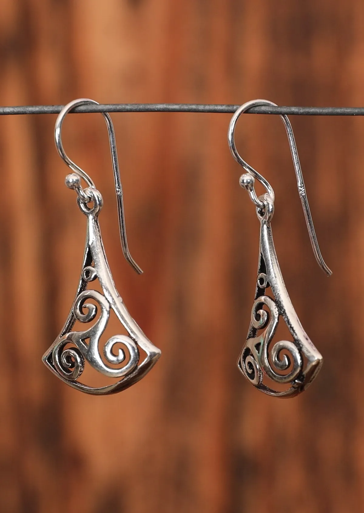 Arched Dewei Silver Earrings