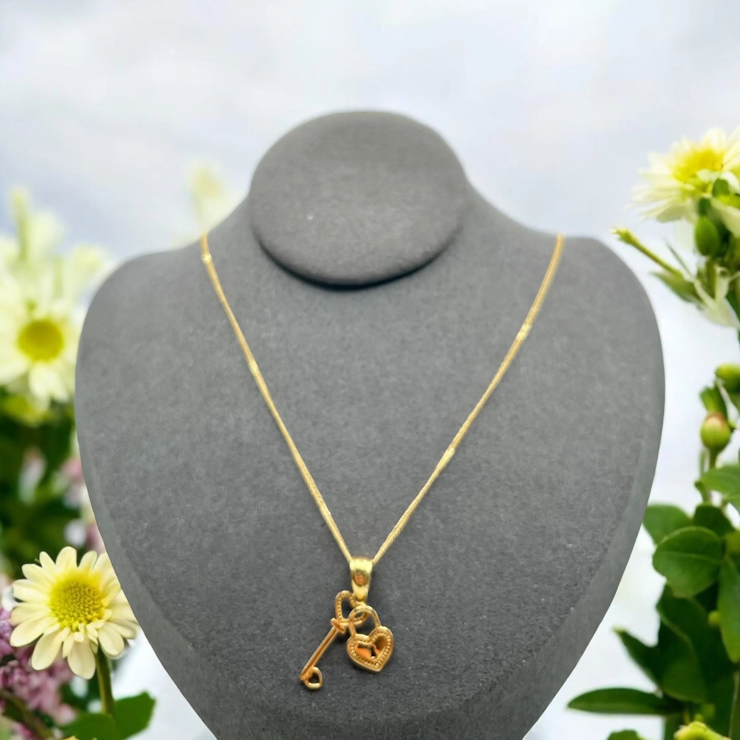 HEART AND LOCK NECKLACE