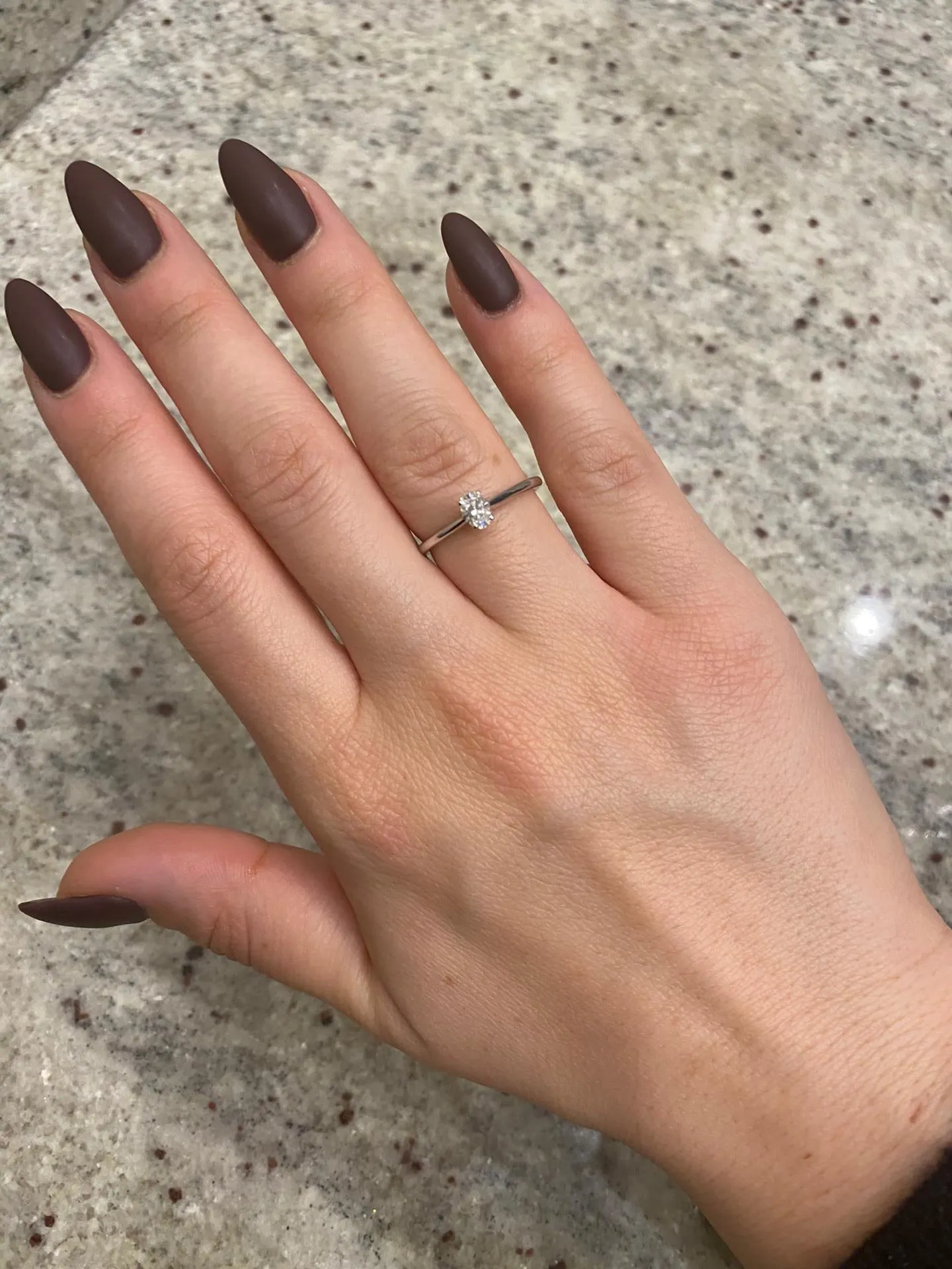Petite oval solitair