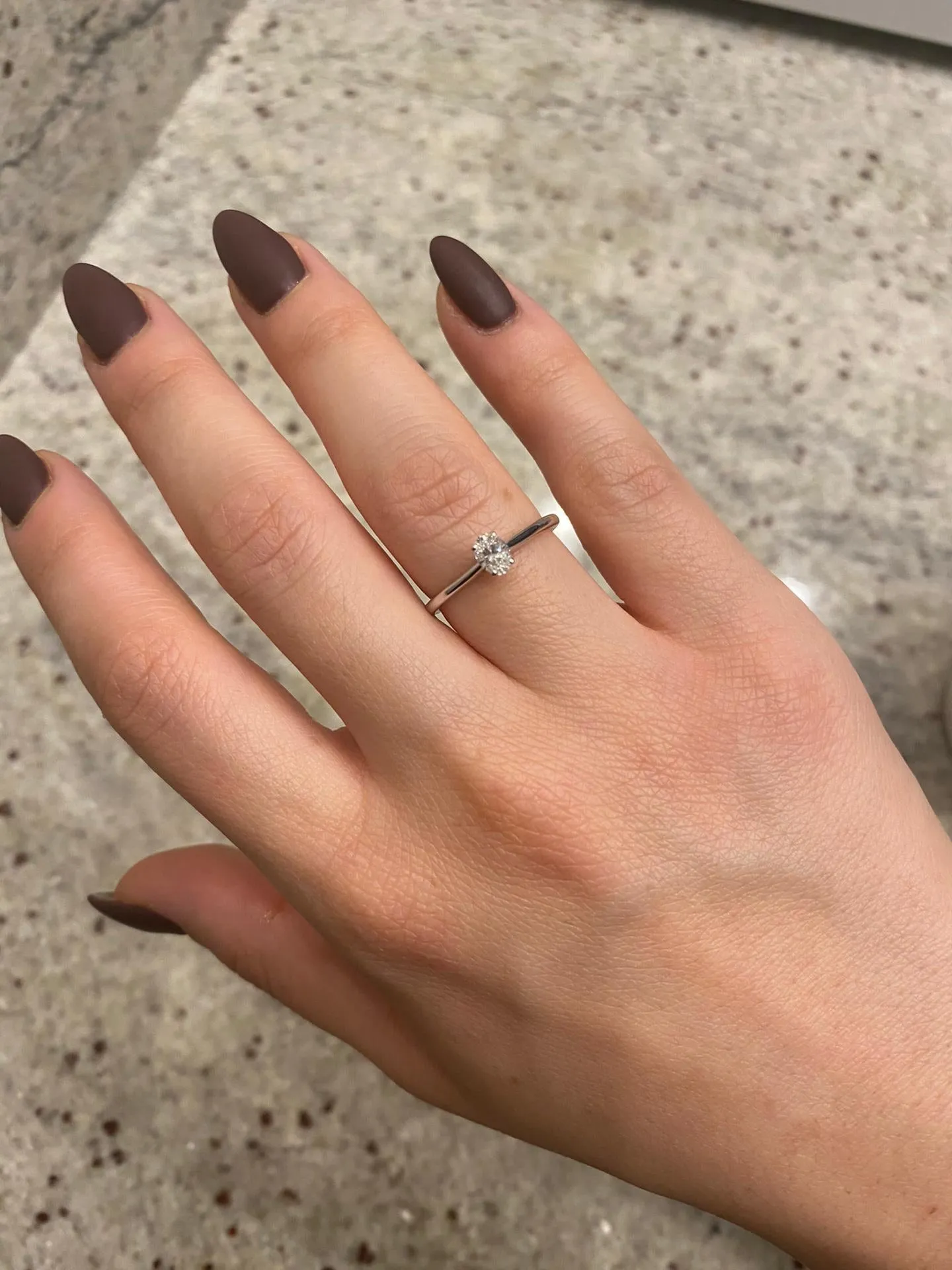 Petite oval solitair