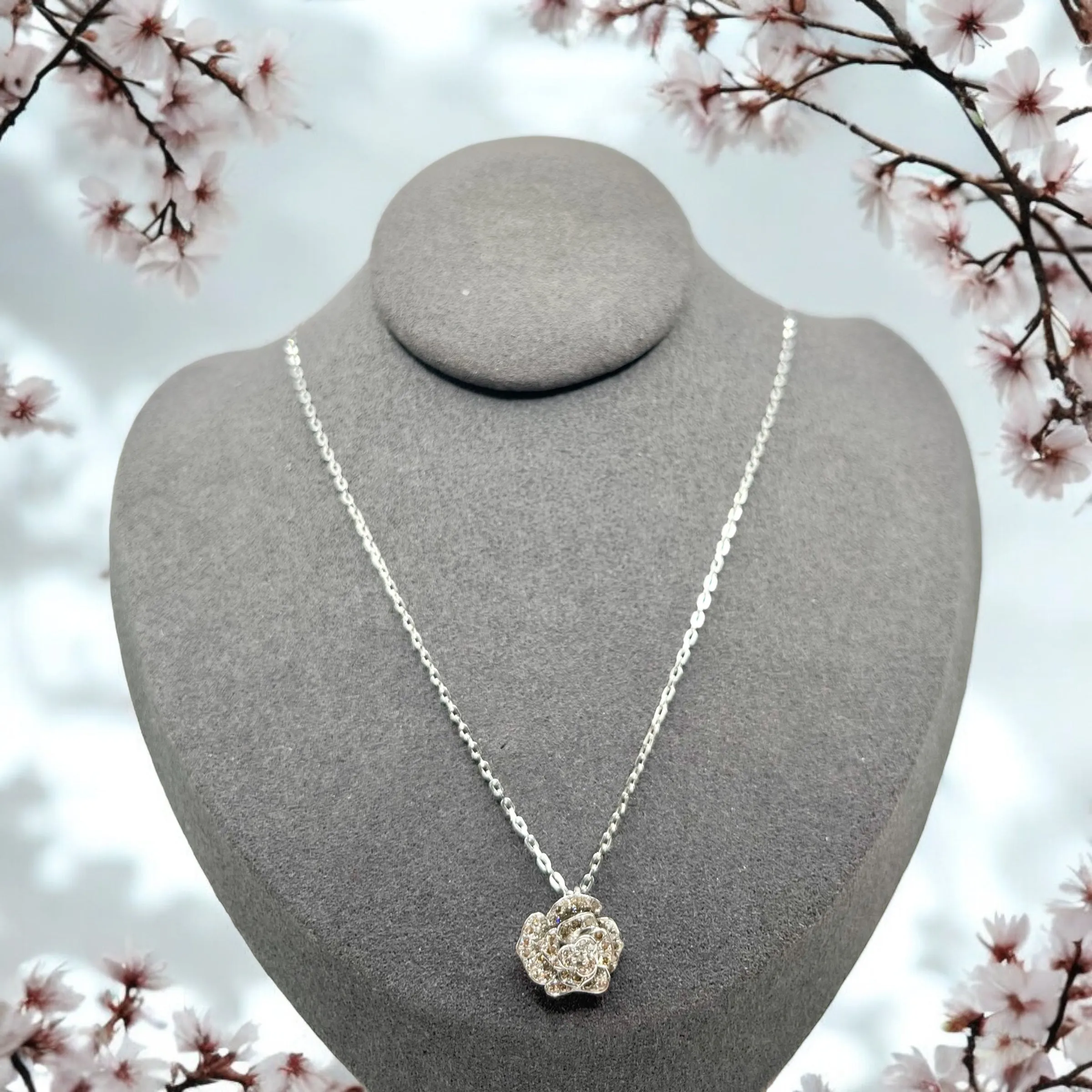 ROSE NECKLACE