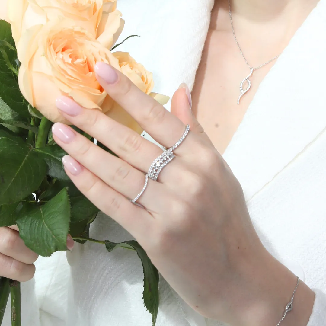 WAVY ETERNITY DIAMOND RING